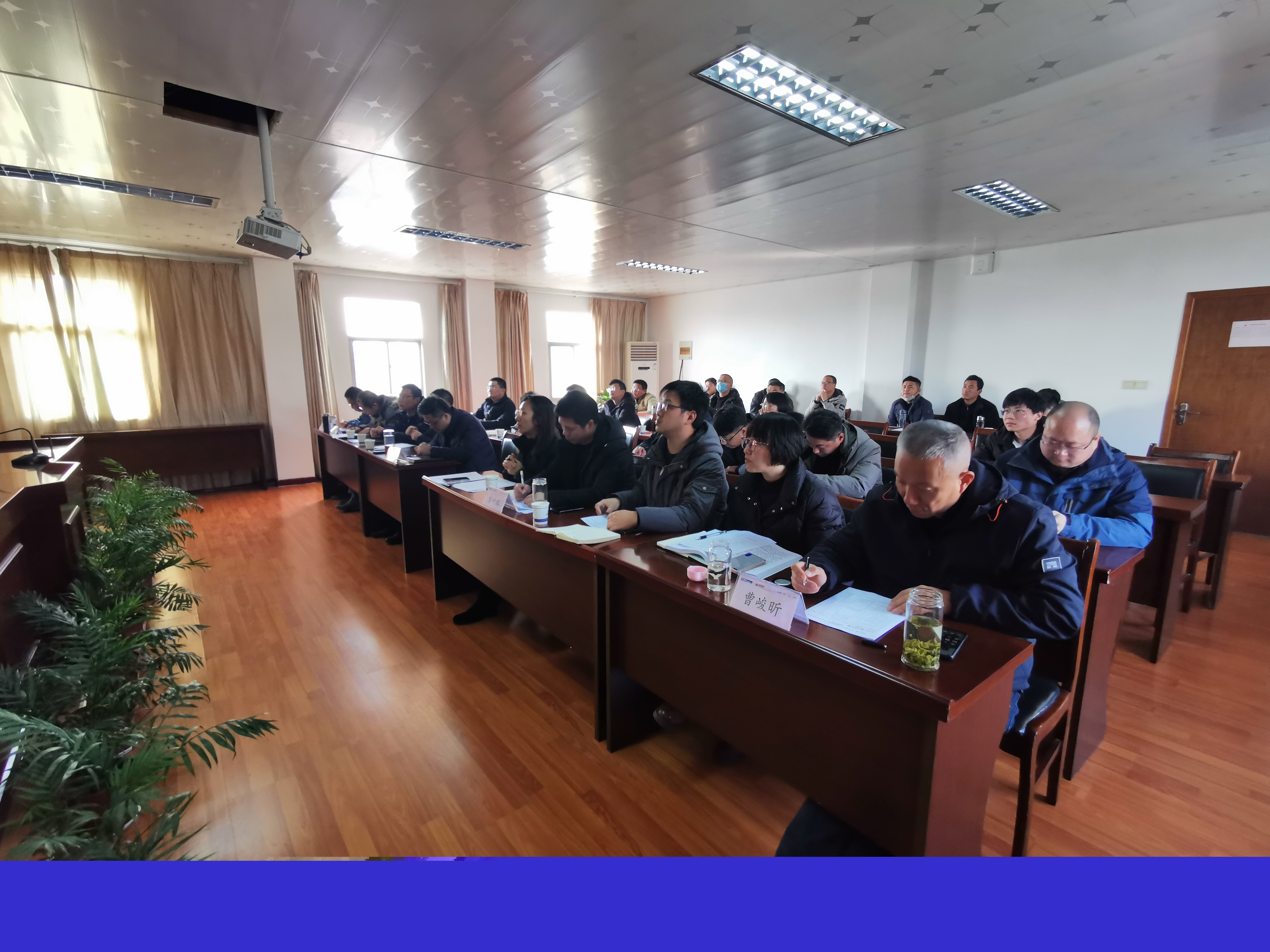 南部路橋召開(kāi)2021年度勞動(dòng)競(jìng)賽、技術(shù)創(chuàng)新成果評(píng)比暨技能大比武表彰大會(huì)